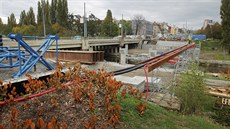 Stavba nového silniního mostu na Rokycanské tíd v Plzni. (21. íjna 2015)