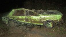 Potápěči náhodou narazili na dně jezera na auto ukradené před dvaceti lety. Po... Potápěči náhodou narazili na dně jezera na auto ukradené před dvaceti lety. Po...