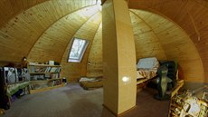 Josef Urban z Hustopečí nad Bečvou si s pomocí svých dětí postavil ze dřeva... Josef Urban z Hustopečí nad Bečvou si s pomocí svých dětí postavil ze dřeva...
