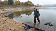 Tak málo vody kvůli suchu jsem v přehradě ještě nezažil, říká hrázný jablonecké... Tak málo vody kvůli suchu jsem v přehradě ještě nezažil, říká hrázný jablonecké...