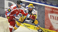 Útočník Olomouce Jan Eberle (vlevo) v souboji se zlínským Zdeňkem Okálem. Útočník Olomouce Jan Eberle (vlevo) v souboji se zlínským Zdeňkem Okálem.