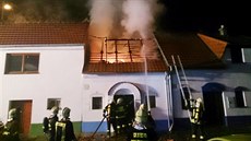 V Bořeticích hořel vinný sklep. V Bořeticích hořel vinný sklep.