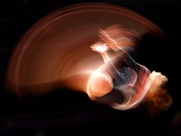 SKOK. Francouzská gymnastka Anne Kuhm pedvádí svou sestavu na mistrovství...