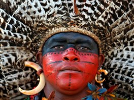 HRY. Indián z kmene Pataxo navtívil domorodé hry v Brazílii. Organizátoi...