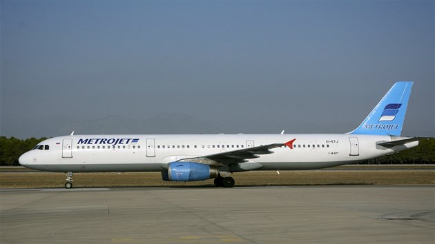 Airbus A-321 spolenosti Metrojet s registrac EI-ETJ, kter havaroval v Egypt. Snmek je z tureck Antalie.