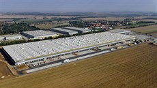 Distribuní centrum Amazonu ve stedoeské Dobrovízi.