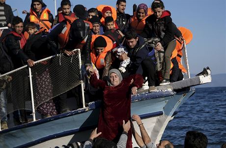 Italská pobení strá zachránila na 900 uprchlík. (Ilustraní foto)