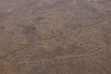 Vbec první objevený kazaský geoglyf je kí o délce strany tém ti sta...