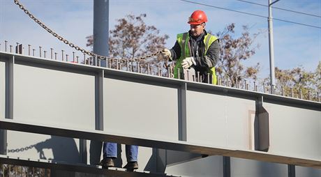 Stavba nového silniního mostu na Rokycanské tíd v Plzni. (6. listopadu 2015)