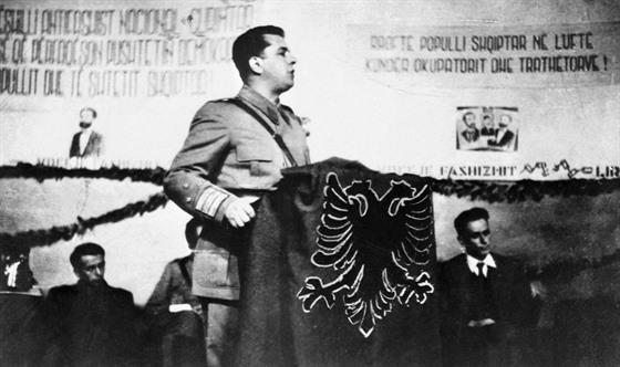 Albánský diktátor Enver Hoda na archivním  snímku