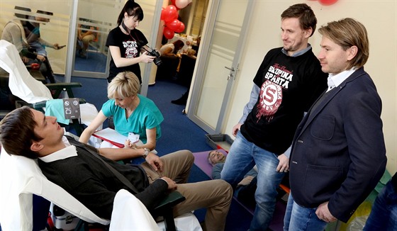 SPARANSKÁ KREV. Fanouci hokejové Sparty darovali krev, charitativní akce se...