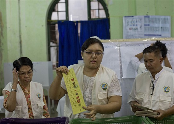 V Barm v nedli probhly parlamentní volby. (8. listopadu 2015)
