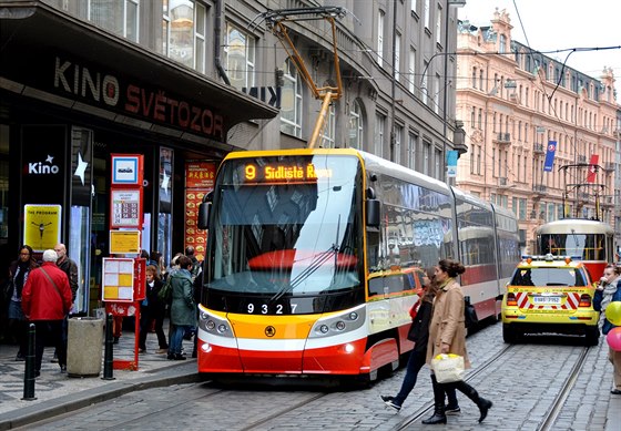 Bezkontaktn je moné platit ve dvou tramvajích íslo 22. V lét by se k nim mla pidat celá linka 18 a do konce roku 2018 i vechny ostatní dopravní prostedky v Praze.