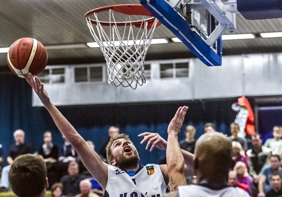 Momentka ze zápasu devátého kola basketbalové ligy mezi Kolínem a Prostjovem