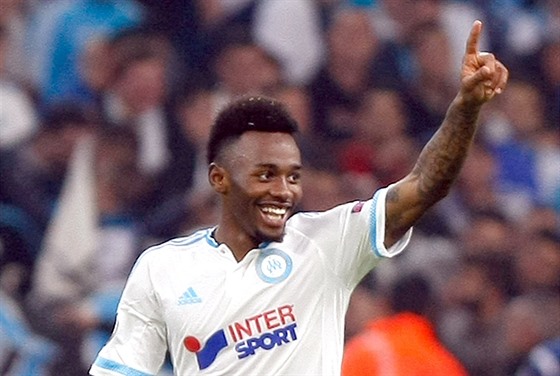 Georges N'Koudou z Marseille oslavuje svj gól.