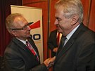 Senátor Jan Veleba vítá prezidenta Miloe Zemana na sjezdu SPO (7. listopadu...
