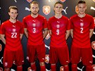 Fotbalov reprezentace pedstavila nov dresy. Zleva: Vladimr Darida, Michal...