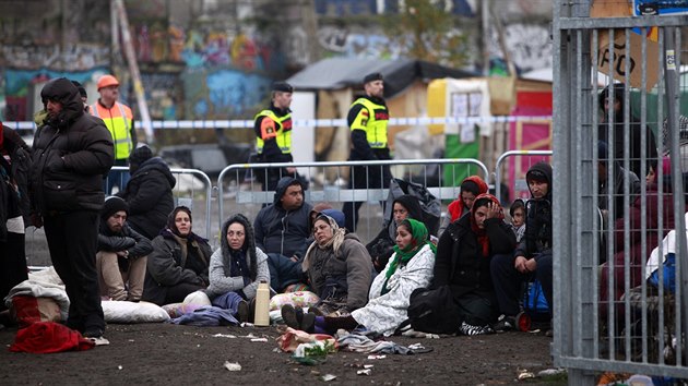 Policie vyklz ilegln uprchlick tbor v Malm (3. listopadu 2013)