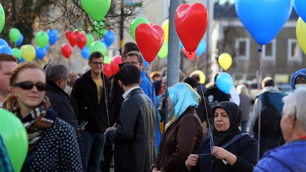 astnci demonstrace v Schirndingu za otevenou esko-nmeckou hranici (8. listopadu 2015)