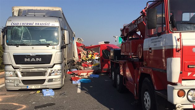 Smrteln nehoda zablokovala D5 od 23. kilometru dl smrem na Plze (3.11.2015).