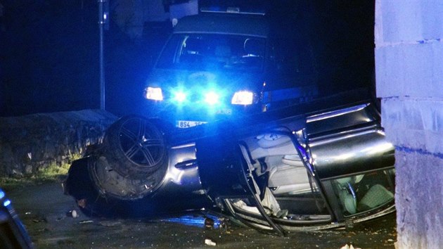 Nehoda mercedesu v Hlsn Tebani (6.11.2015)