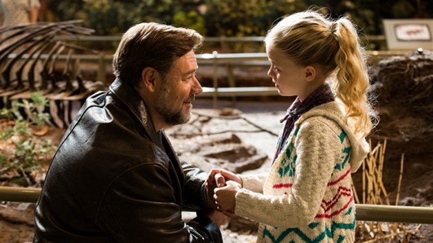 Z filmu Otcov a dcery (Kylie Rogers, Russell Crowe)