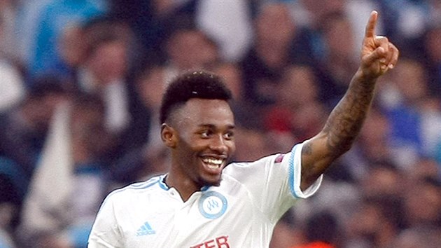 Georges N'Koudou z Marseille oslavuje svj gl.