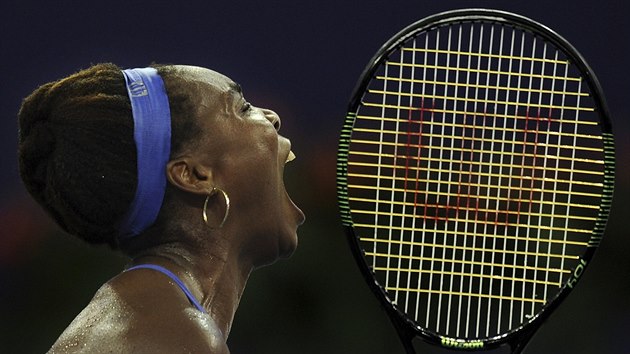 Venus Williamsov se raduje z vhry na turnaji Elite Trophy.