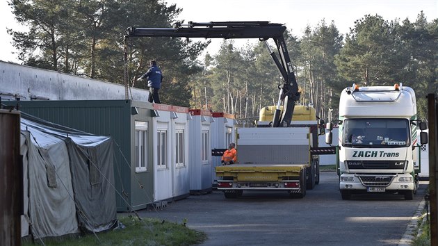 V arelu nevyuvan vznice v Beclavi-
Potorn zaala v pondl demont tbora pro 300 uprchlk. Potkem z ho nechalo kvli obav z velkho plivu migrant do R vybudovat ministerstvo vnitra.