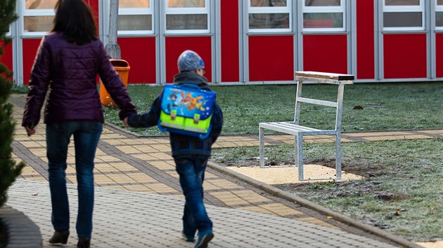 Zkladn kola tefnikova v Tebi v Hradci Krlov podila laviky pro teenagery (4.11.2015).