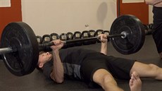 škola síly příprava na Floor press škola síly příprava na Floor press