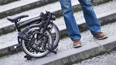 Skládací kolo Brompton. Takto vypadá finálně složený balík. Skládací kolo Brompton. Takto vypadá finálně složený balík.