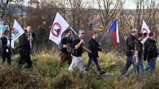 Příznivci hnutí Pegida v německém městě Schirnding nedaleko Chebu (8. listopadu... Příznivci hnutí Pegida v německém městě Schirnding nedaleko Chebu (8. listopadu...