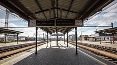 Vlakové nádraží České Budějovice. Nástupiště už je opravené, budova na... Vlakové nádraží České Budějovice. Nástupiště už je opravené, budova na...