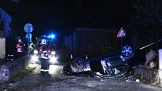 Nehoda mercedesu v Hlásné Třebani (6.11.2015) Nehoda mercedesu v Hlásné Třebani (6.11.2015)