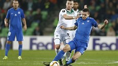 Liberecký záložník David Pavelka si kryje míč před Albertem Rusnákem z... Liberecký záložník David Pavelka si kryje míč před Albertem Rusnákem z...