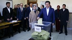 V Turecku se konají u druhé volby za poslední plrok. Na snímku je premiér...
