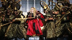 Madonna ráda provokuje kesany. Zaátek koncertu doprovázely pseudohistorické...