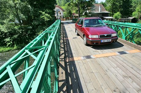 Most pes eku Ohi v emnici.