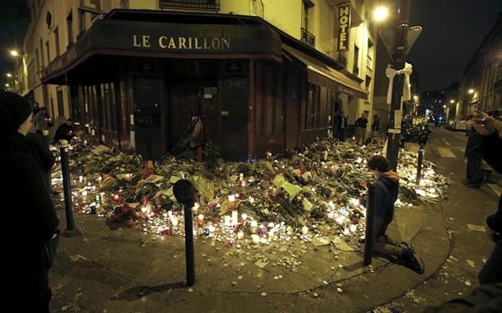 Restaurace Le Carillon, kde teroristé minulý pátek zaútoili