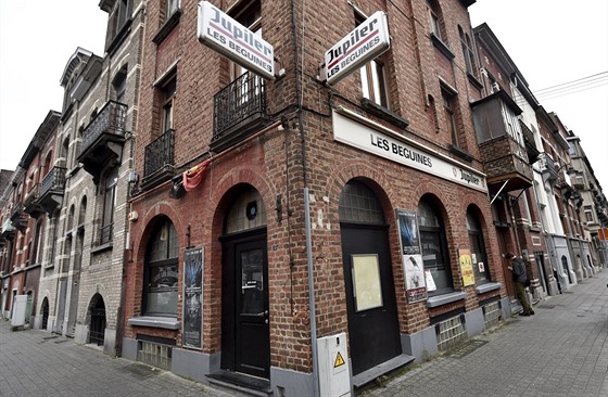 Bar Les Beguinnes, který v Bruselu provozovali brati Abdeslamové. Podnik ve...