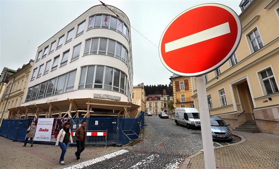 Poslední dny paláce Baa na mariánskolázeské hlavní tíd. Zaíná jeho...