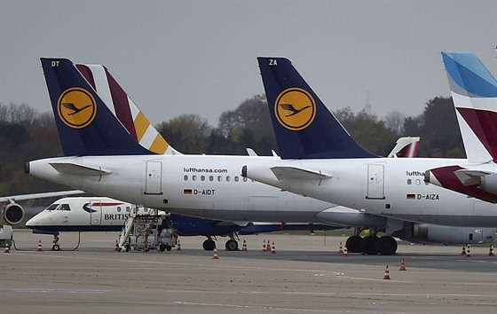 Letadla Lufthansy v Duesseldorfu.