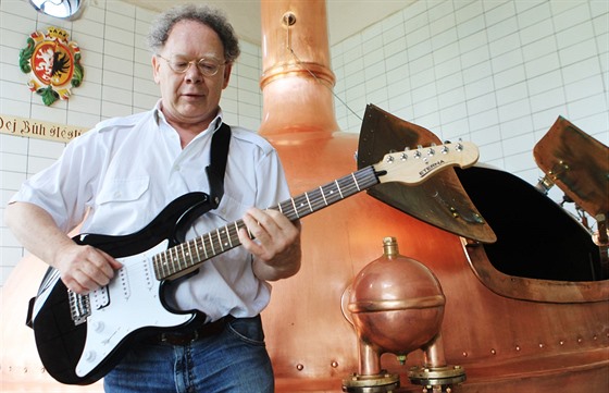 Pivovarník Karel Witz hrál kdysi v kapele Modus s Mekym ibrkou. éf poliského...