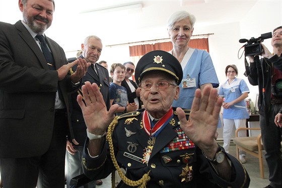 Imrich Gablech se stal nejstarím eským generálem. Dekret o povýení pevzal 16. 11. 2015 v havlíkobrodské nemocnici, kde byl dlouhodob hospitalizován.