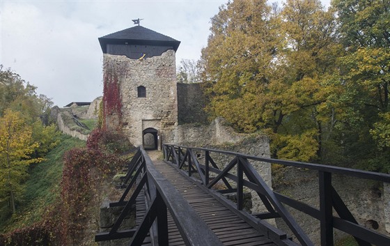 Dobrovolníci, kteí opravují hrad Lukov u mají plán letoních prací. (Ilustraní snímek)