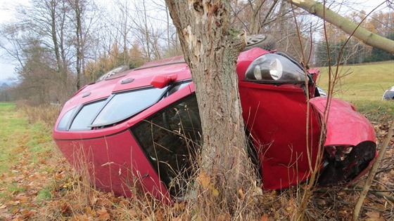 idi pedjídl na umpersku do zatáky, z protismru ale vyjelo dalí auto a...