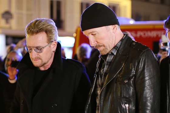 Bono a The Edge z kapely U2 vzdali v Paíi hold obtem páteního masakru (14....