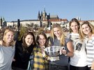 esk vtzky s Fed Cupem - zleva Lucie Hradeck, Lucie afov, Barbora...