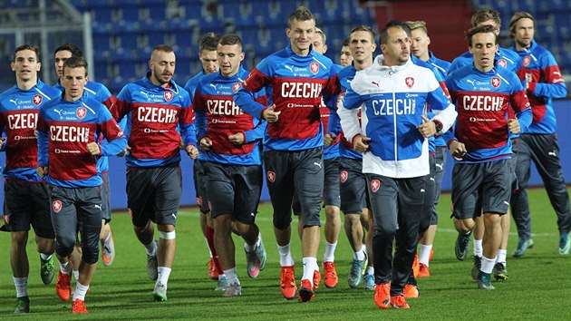 Trnink esk fotbalov reprezentace ped zpasem proti Srbsku.